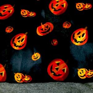 Jack-o’-lantern scarf